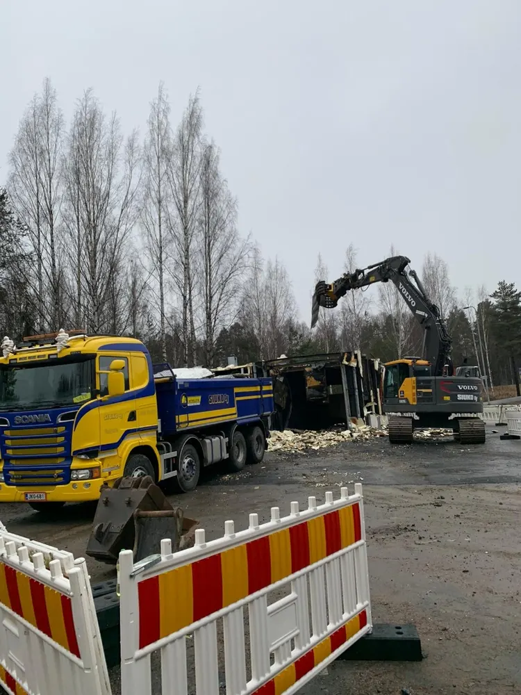 Purkutyöt ja tontin siivous