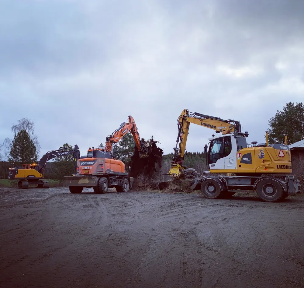 Monipuolinen kalusto työmaalla